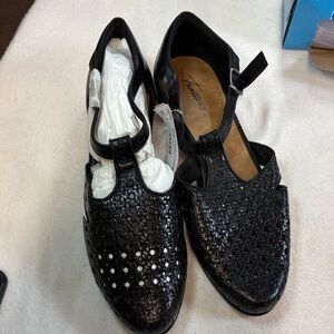 Trotters Black Woven Flats